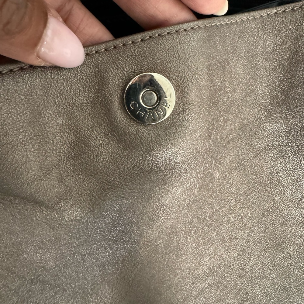 Chanel 💯 % Authentic Handbag - Picture 14 of 16